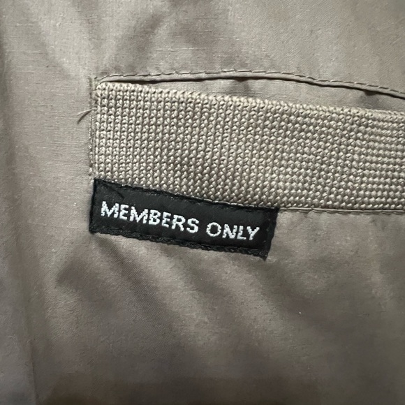Members Only brand full zip jacket like new. Size 40. Men’s medium - Picture 3 of 5